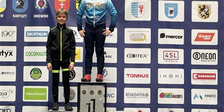Powiększ grafikę: Rysiu na podium