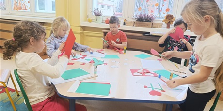 Powiększ grafikę: Uczniowie podczas zajęć