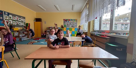 Powiększ grafikę: Dzieci podczas zajęć