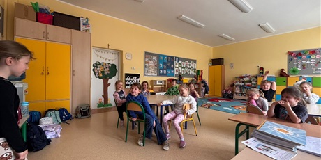 Powiększ grafikę: Dzieci podczas zajęć