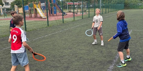 Powiększ grafikę: Dzieci podczas przerwy