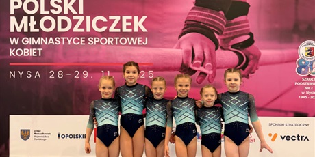 Powiększ grafikę: Dziewczyny podczas zawodów