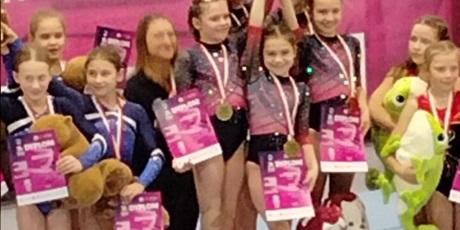 Powiększ grafikę: Dziewczyny podczas zawodów