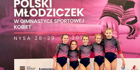 Powiększ grafikę: Dziewczyny podczas zawodów