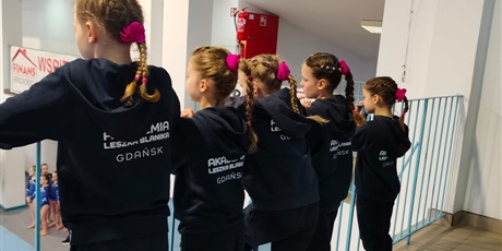 Powiększ grafikę: Dziewczyny podczas zawodów