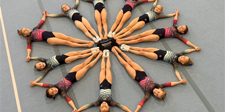 Powiększ grafikę: Dziewczyny podczas zawodów