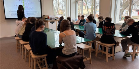 Powiększ grafikę: Uczniowie podczas warsztatów