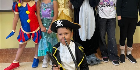 Powiększ grafikę: Dzień Postaci z Bajek w klasach 1-3