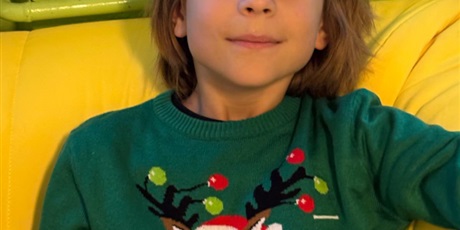 Powiększ grafikę: Dzień świątecznego swetra