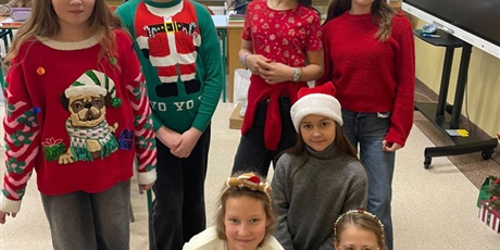 Powiększ grafikę: Dzień świątecznego swetra