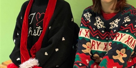 Powiększ grafikę: Dzień świątecznego swetra