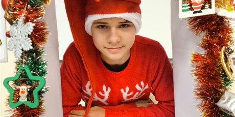 Powiększ grafikę: Dzień świątecznego swetra