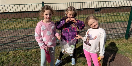 Powiększ grafikę: Dzieci podczas zajęć.