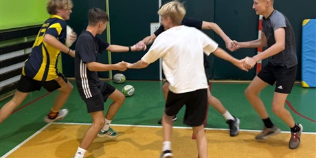 Powiększ grafikę: Zajęcia sportowe z niezwykłymi sportsmenkami.