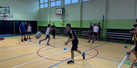 Powiększ grafikę: Zajęcia sportowe z niezwykłymi sportsmenkami.