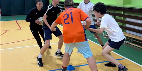 Powiększ grafikę: Zajęcia sportowe z niezwykłymi sportsmenkami.