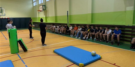 Powiększ grafikę: Zajęcia sportowe z niezwykłymi sportsmenkami.