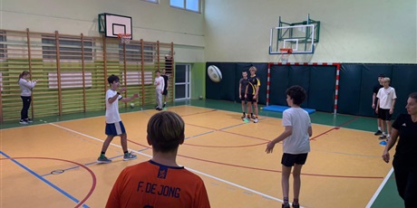 Powiększ grafikę: Zajęcia sportowe z niezwykłymi sportsmenkami.