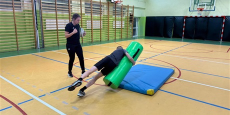 Powiększ grafikę: Zajęcia sportowe z niezwykłymi sportsmenkami.