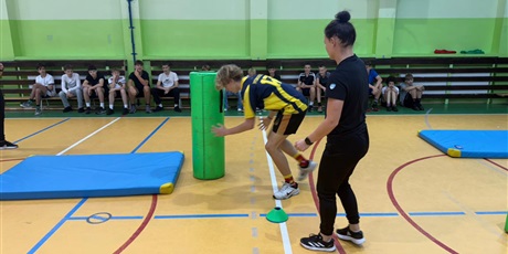 Powiększ grafikę: Zajęcia sportowe z niezwykłymi sportsmenkami.