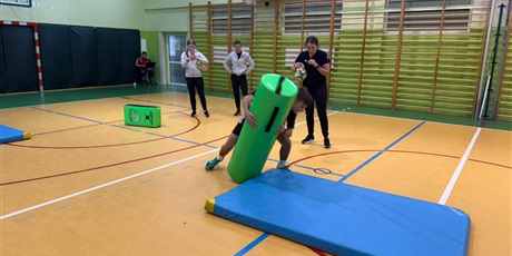 Powiększ grafikę: Zajęcia sportowe z niezwykłymi sportsmenkami.