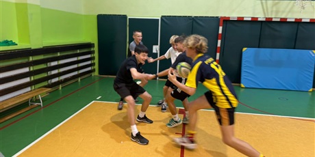 Powiększ grafikę: Zajęcia sportowe z niezwykłymi sportsmenkami.