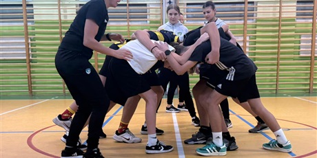 Powiększ grafikę: Zajęcia sportowe z niezwykłymi sportsmenkami.