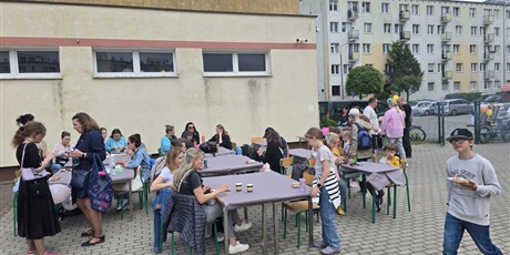 Powiększ grafikę: festyn-rodzinny-w-naszej-szkole-620284.jpg