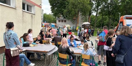 Powiększ grafikę: festyn-rodzinny-w-naszej-szkole-620291.jpg
