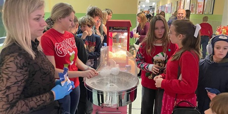 Powiększ grafikę: Festyn świąteczny w naszej szkole