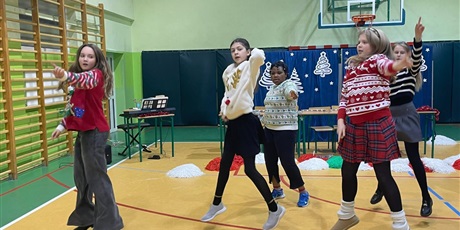 Powiększ grafikę: Festyn świąteczny w naszej szkole