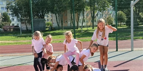 Powiększ grafikę: Zajęcia sportowe - Fitklasa w klasie 3b