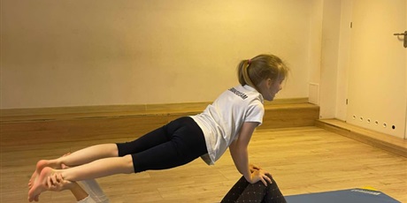 Powiększ grafikę: Uczennice podczas zajęć