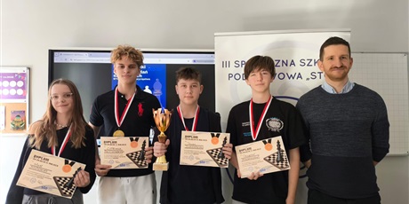 Powiększ grafikę: Uczniowie podczas konkursu