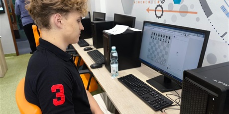 Powiększ grafikę: Uczniowie podczas konkursu