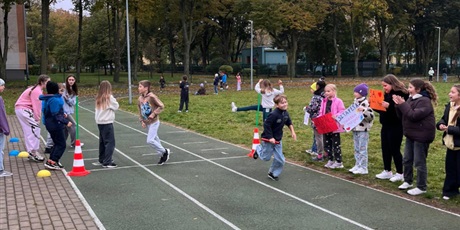 Powiększ grafikę: Sztafetowe biegi klas 1-3