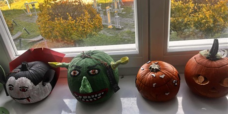 Powiększ grafikę: Jesienny pokaz mody w klasach 1-3.