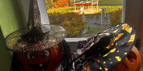 Powiększ grafikę: Jesienny pokaz mody w klasach 1-3.