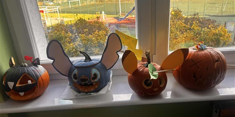 Powiększ grafikę: Jesienny pokaz mody w klasach 1-3.