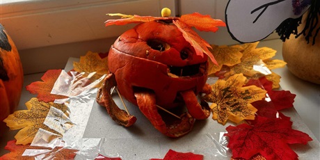 Powiększ grafikę: Jesienny pokaz mody w klasach 1-3.