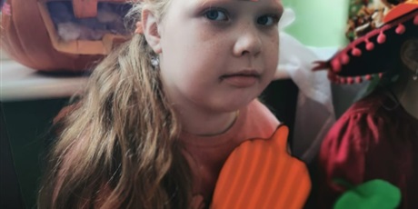 Powiększ grafikę: Jesienny pokaz mody w klasach 1-3.