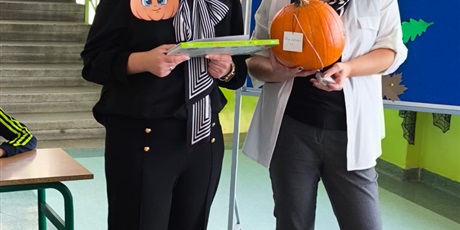 Powiększ grafikę: Jesienny pokaz mody w klasach 1-3.