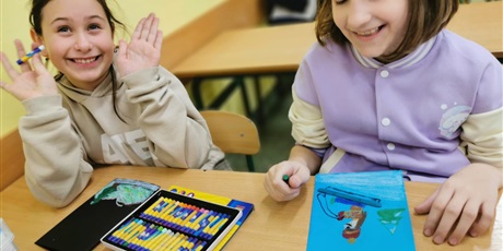 Powiększ grafikę: Uczniowie podczas zajęć