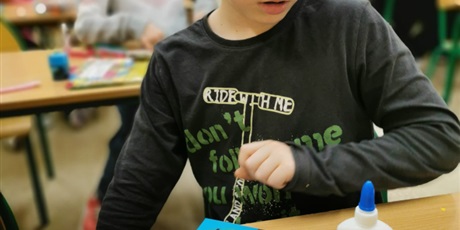 Powiększ grafikę: Uczniowie podczas zajęć