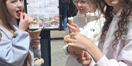 Powiększ grafikę: Uczniowie klasy 7b na wycieczce