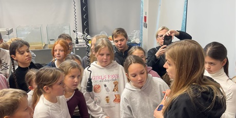 Powiększ grafikę: Uczniowie podczas zajęć