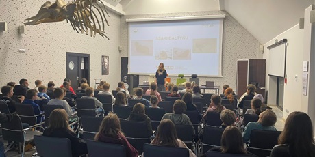 Powiększ grafikę: Uczniowie podczas zajęć