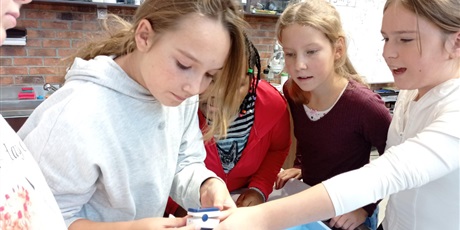 Powiększ grafikę: Uczniowie podczas zajęć