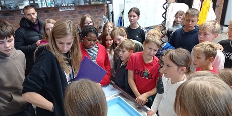 Powiększ grafikę: Uczniowie podczas zajęć