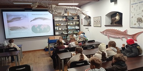 Powiększ grafikę: Uczniowie podczas zajęć